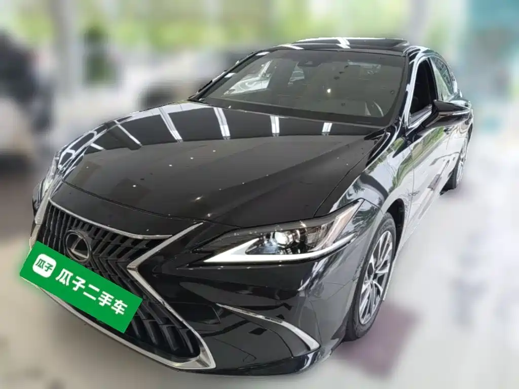 Lexus ES 2023 — фото 1