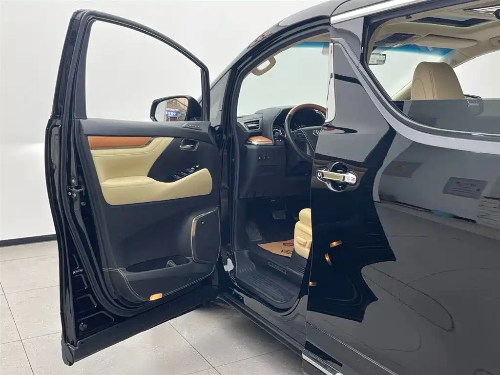 Toyota Alphard 2020 — фото 19
