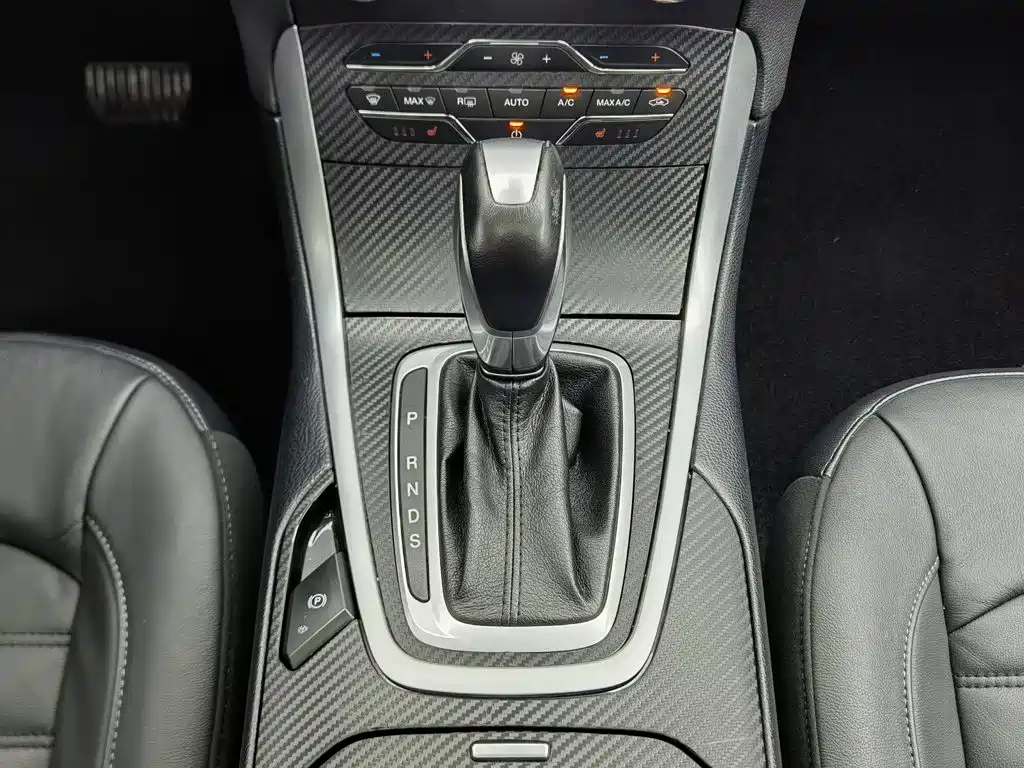Ford Edge 2017 — фото 13