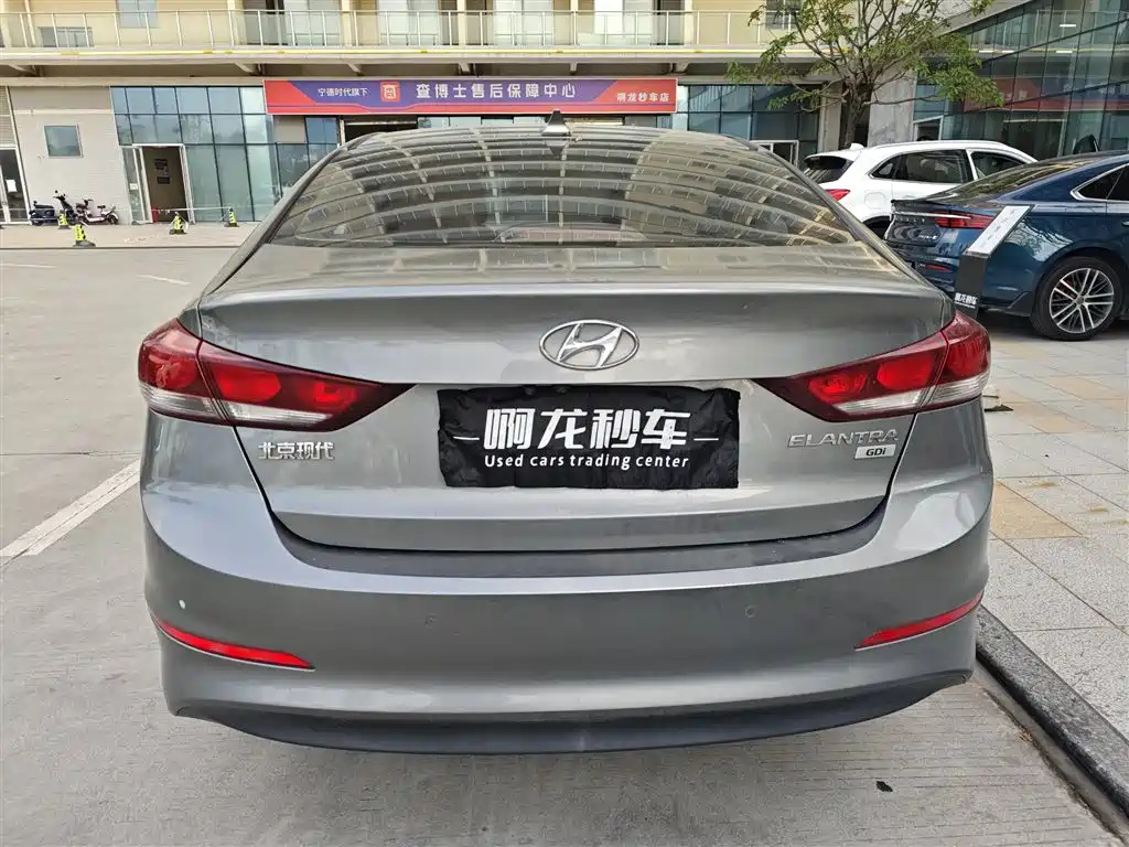 Hyundai Elantra 2018 — фото 3