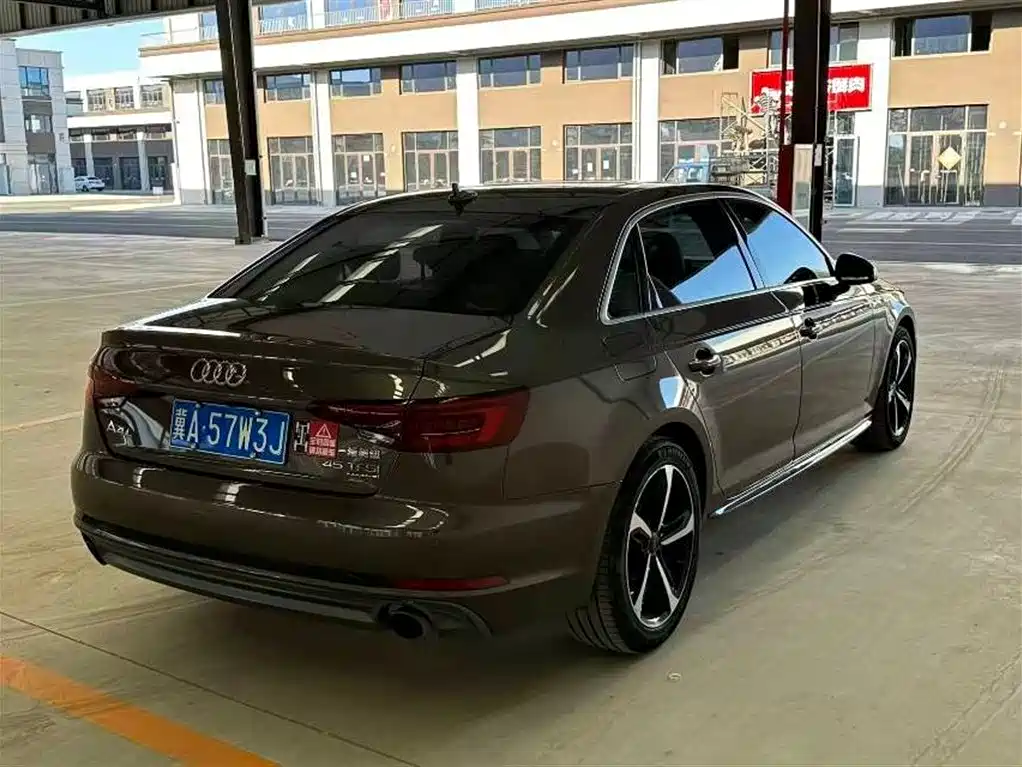 Audi A4L 2018 — фото 8