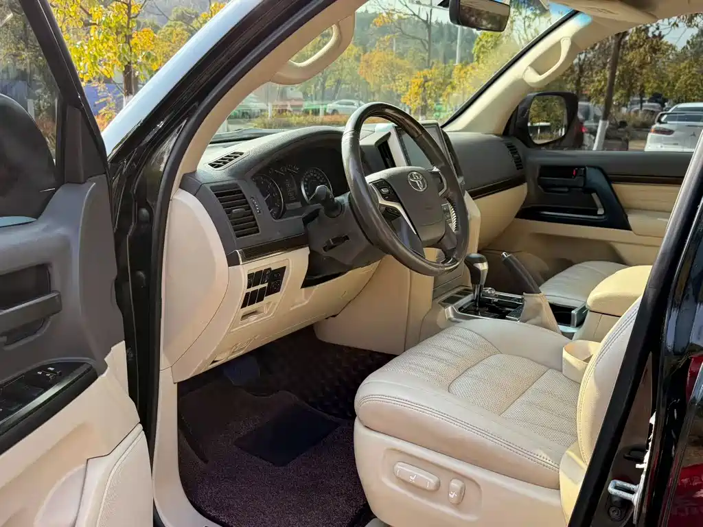 Toyota Land Cruiser 2020 — фото 6