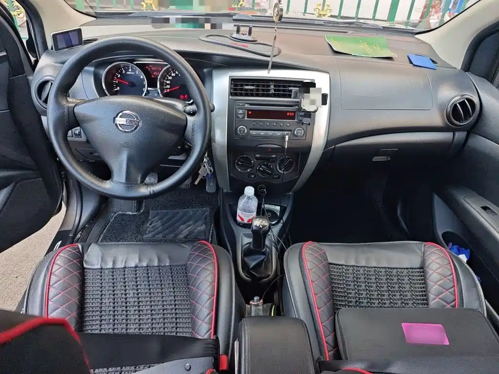 Nissan Livina 2015 — фото 13