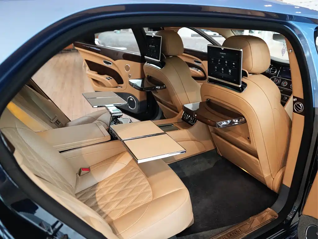 Bentley Mulsanne 2017 — фото 26