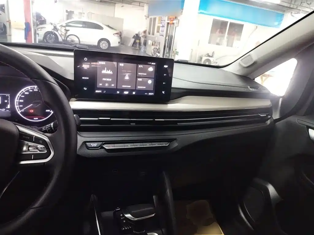 Geely Vision X3 2022 — фото 10