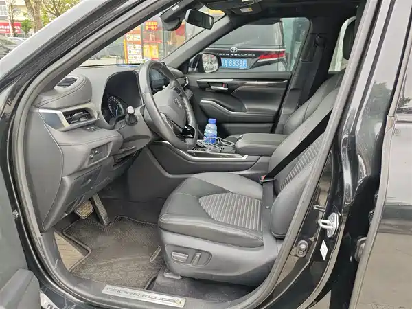 Toyota Crown Kluger 2022