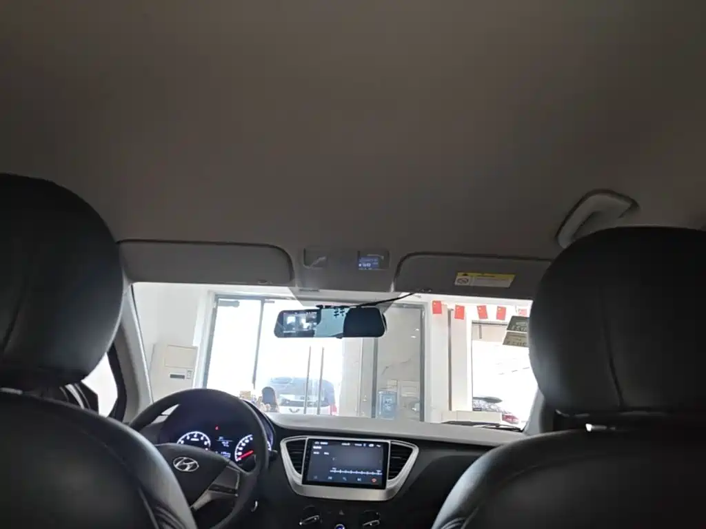 Hyundai Verna 2019 — фото 18