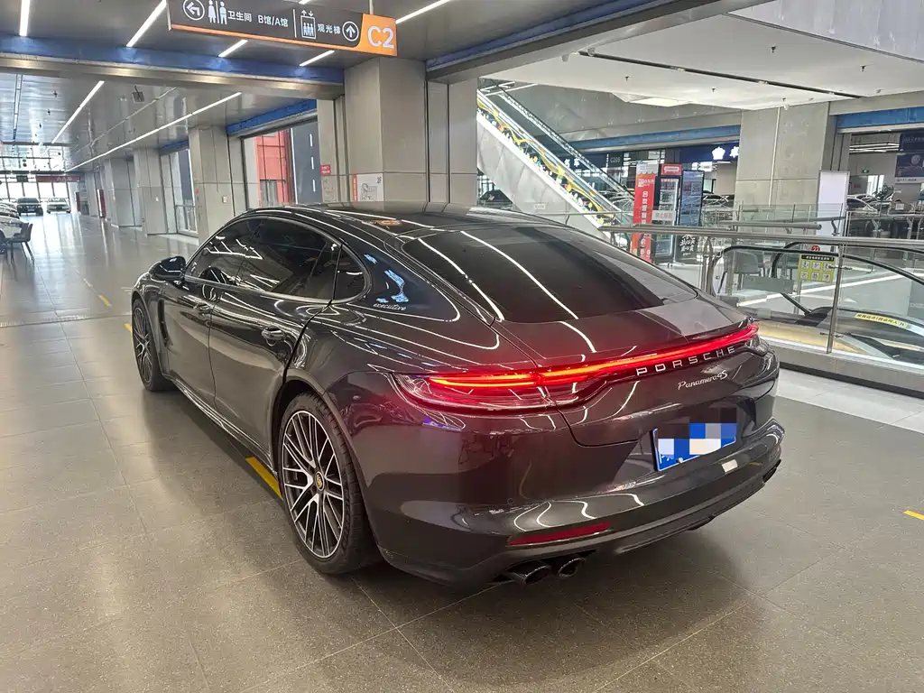 Porsche Panamera 2021