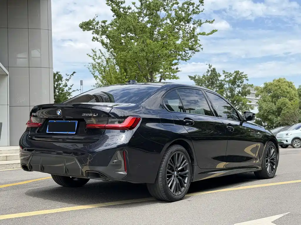 BMW 3 Series 2024 — фото 10