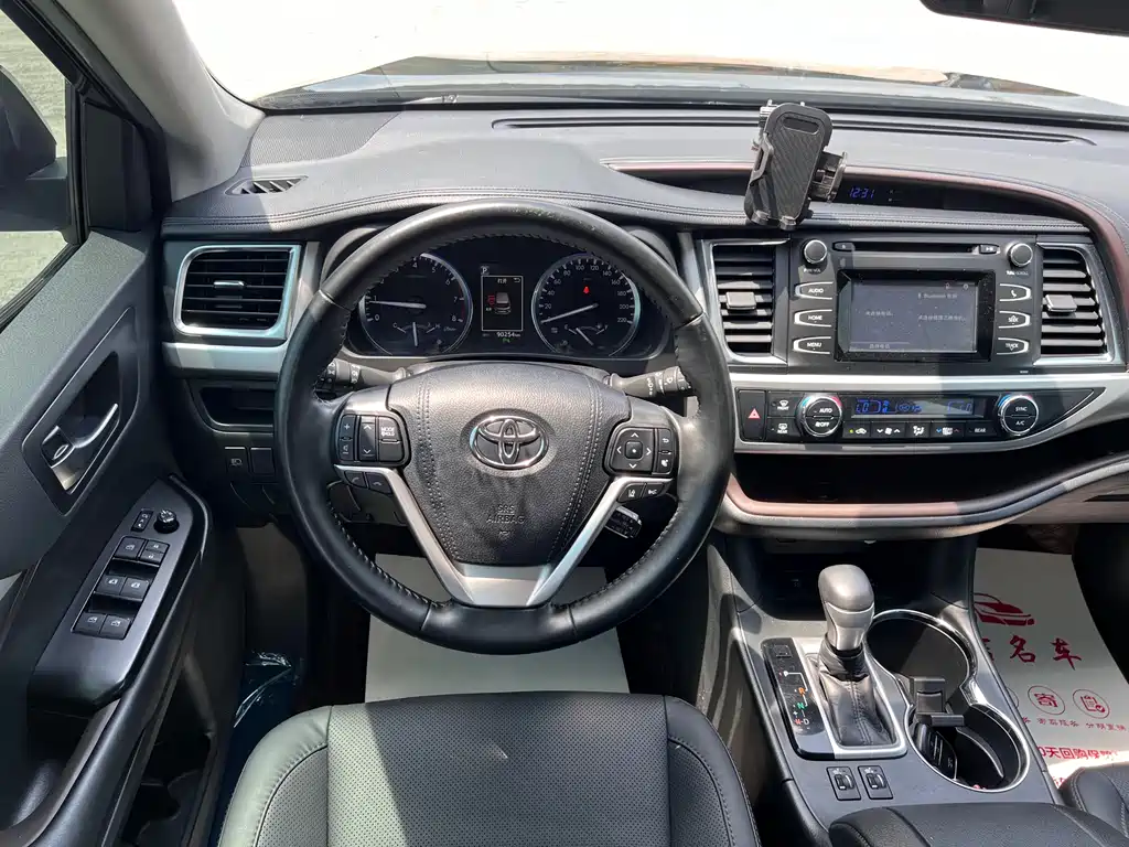 Toyota Highlander 2020 — фото 11