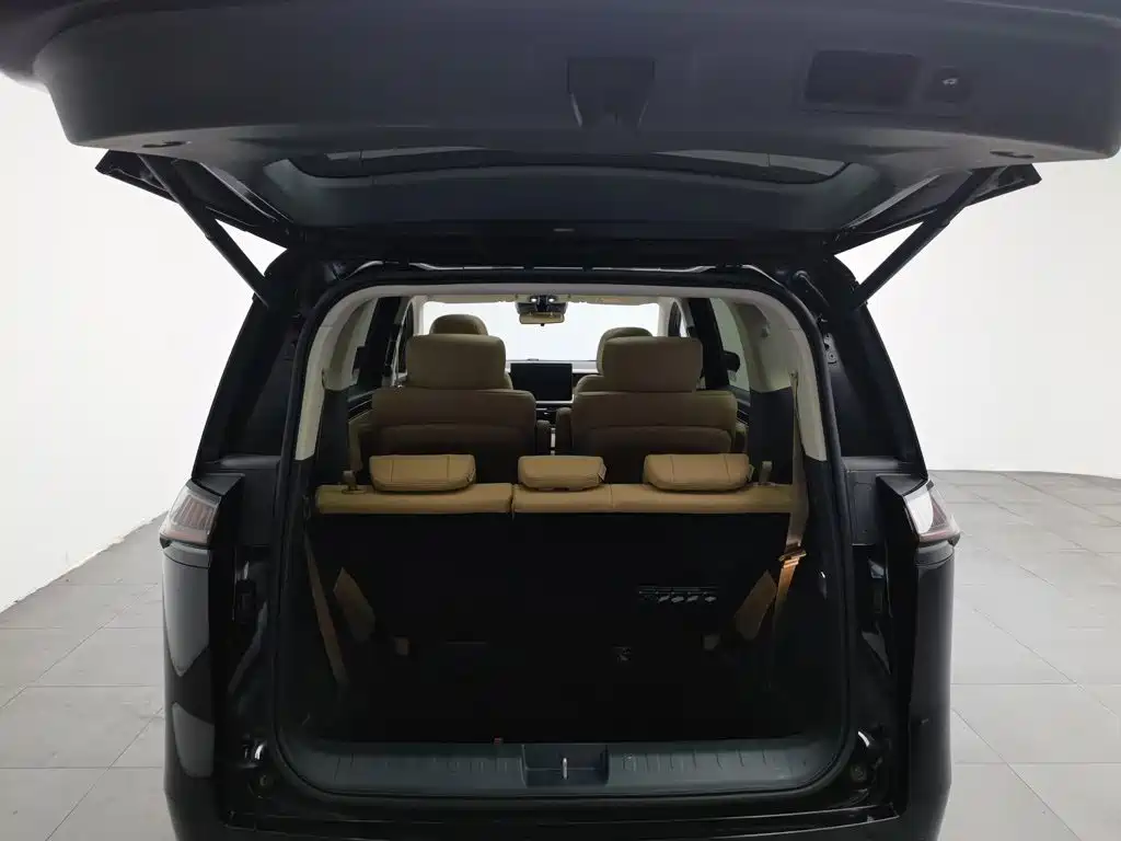 GAC Trumpchi E8 PHEV 2024 — фото 16
