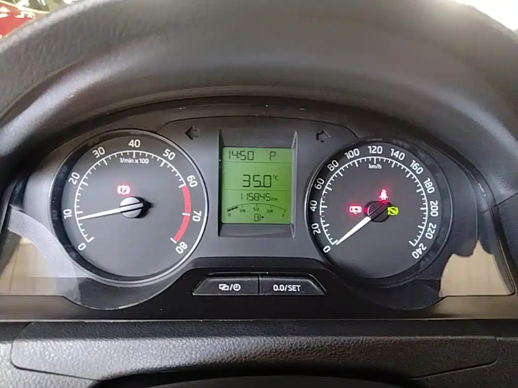 Skoda Rapid Spaceback 2014 — фото 12