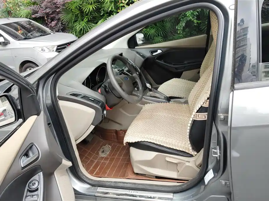 Ford Focus 2013 — фото 9