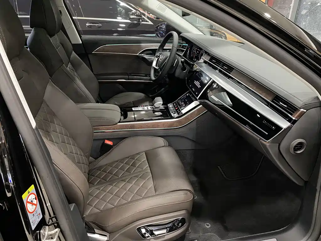 Audi A8 2021 — фото 14