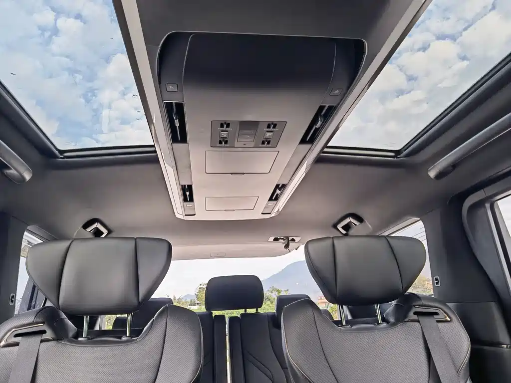 Toyota Alphard — фото 9