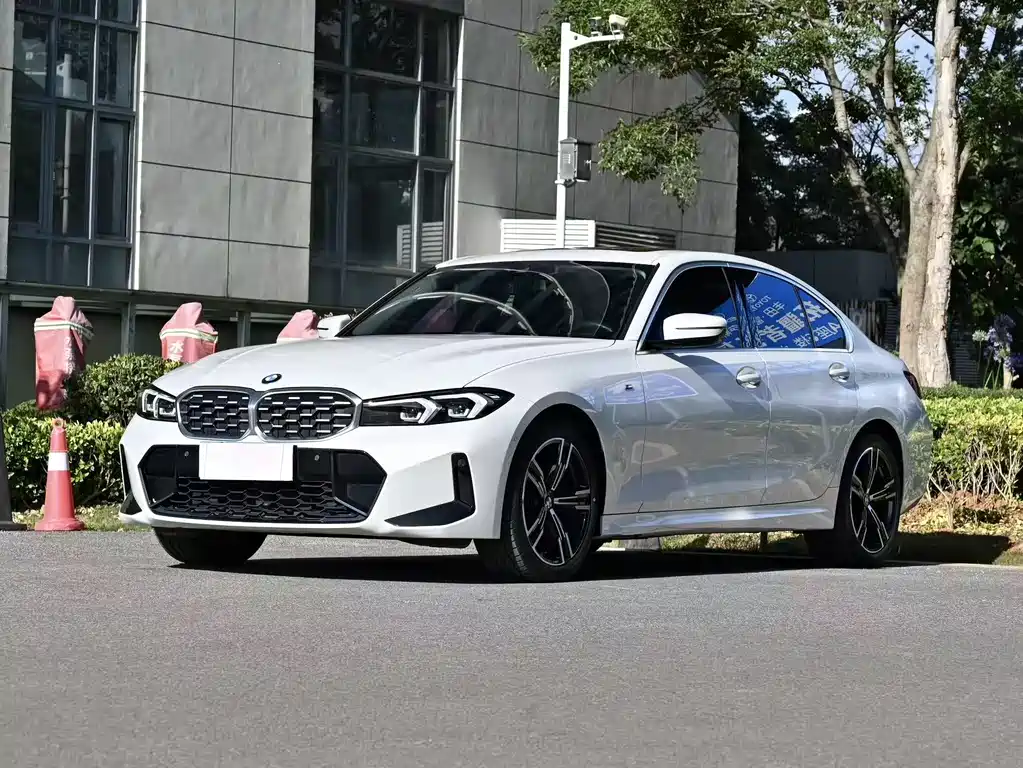 BMW 3 Series 2023 — фото 1