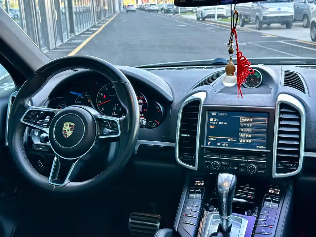 Porsche Cayenne 2016 — фото 12