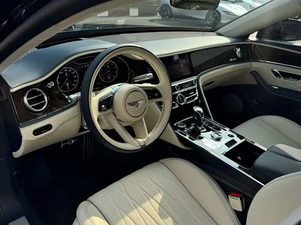Bentley Flying Spur 2023 — фото 3
