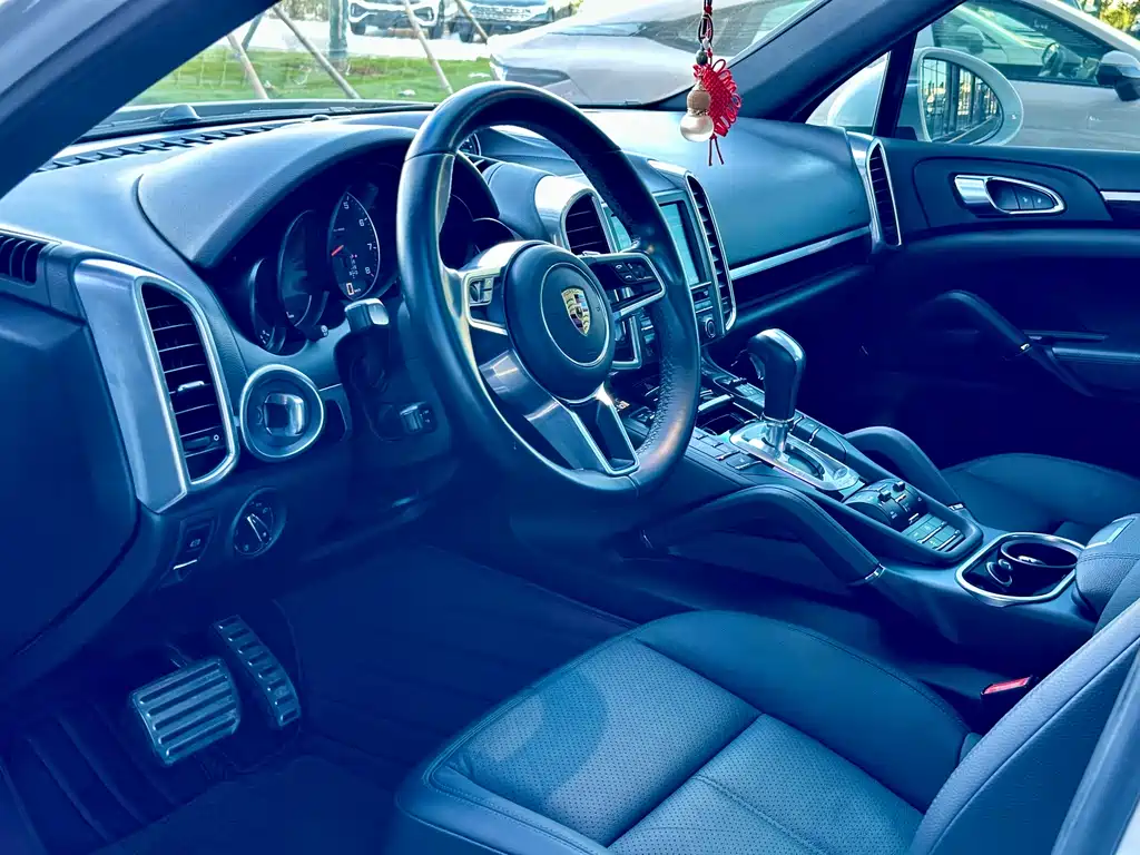 Porsche Cayenne 2016 — фото 9