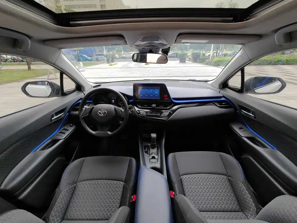 Toyota C-HR 2022 — фото 10