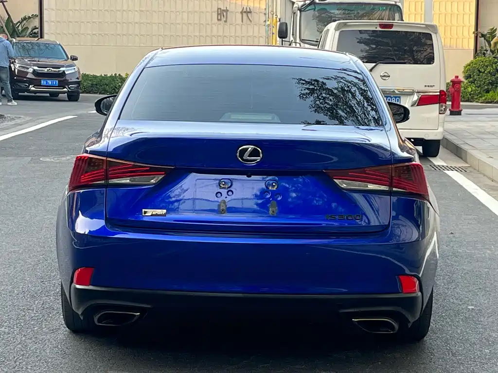 Lexus IS 2018 — фото 6