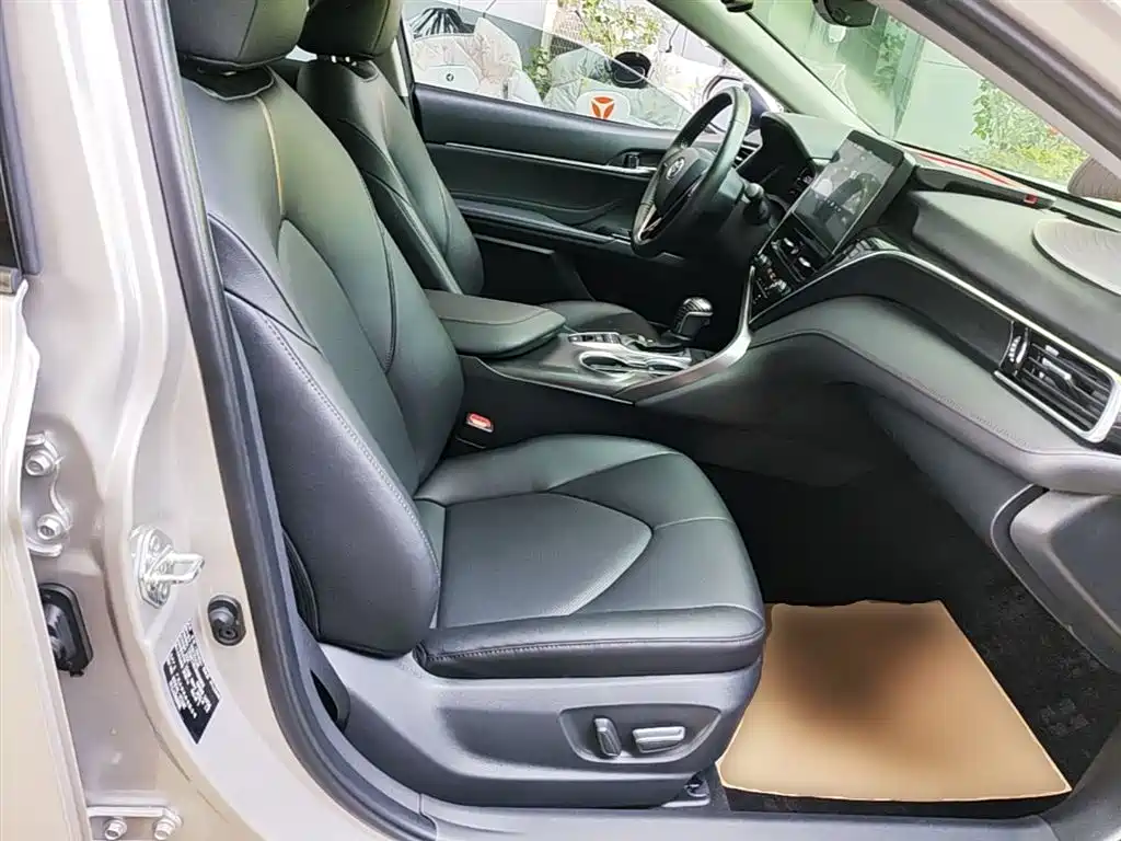 Toyota Camry 2022 — фото 25