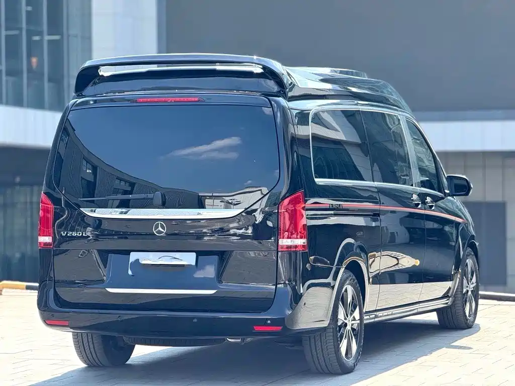 Mercedes-Benz V-Class 2023 — фото 13