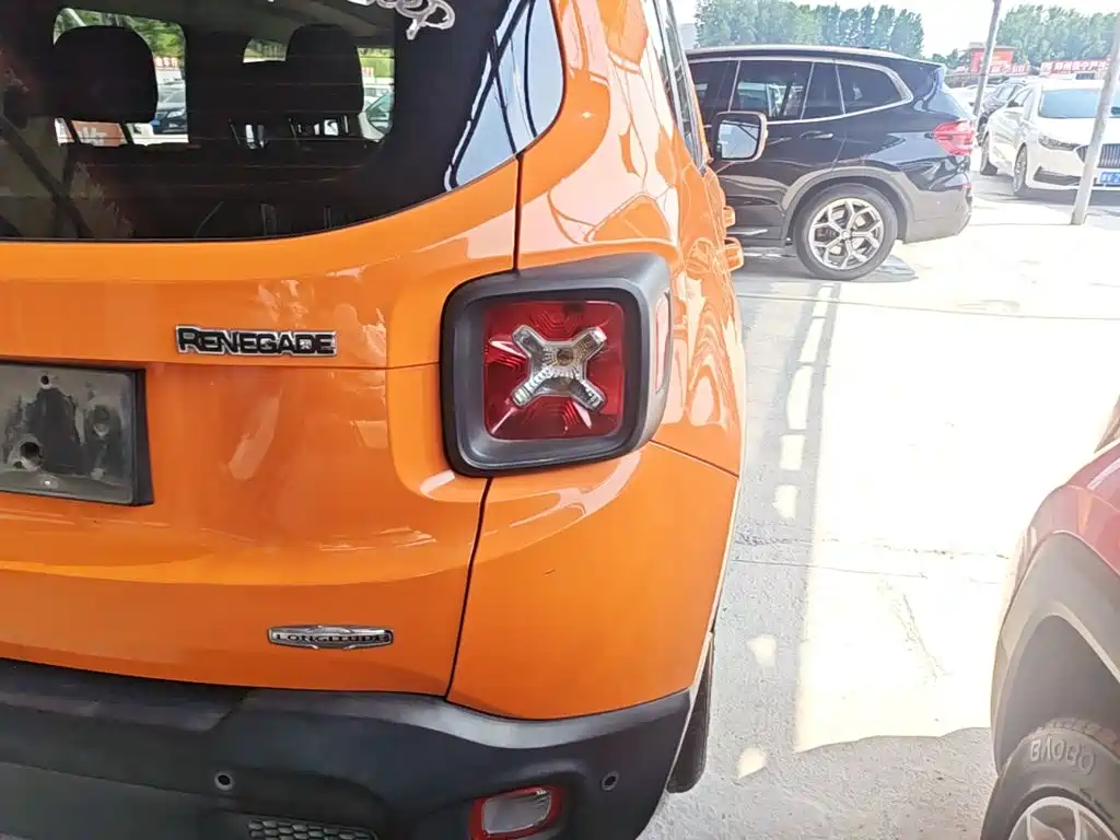 Jeep Renegade 2018 — фото 8