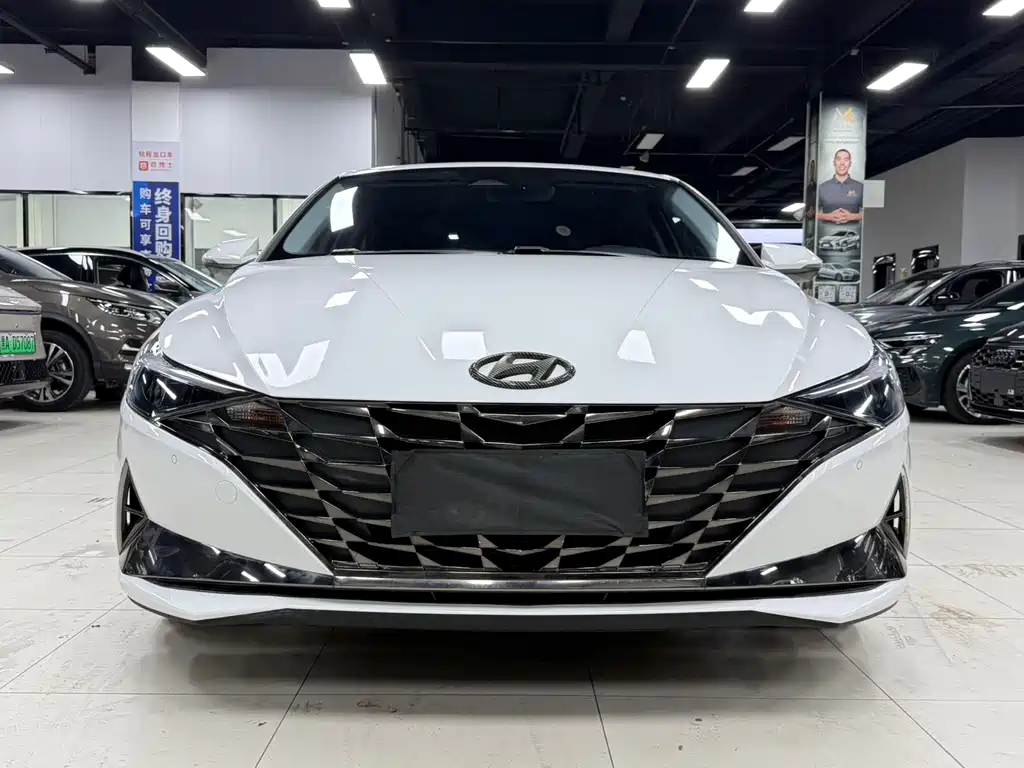 Hyundai Elantra 2023