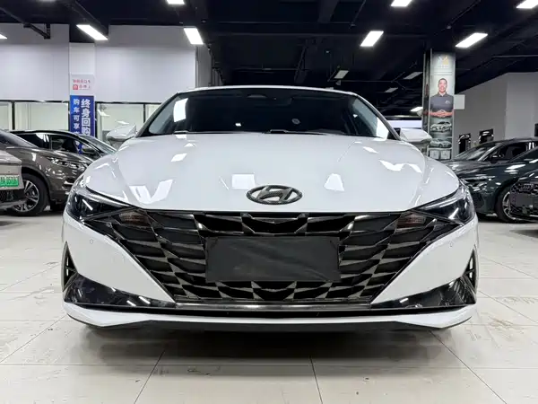 Hyundai Elantra 2023