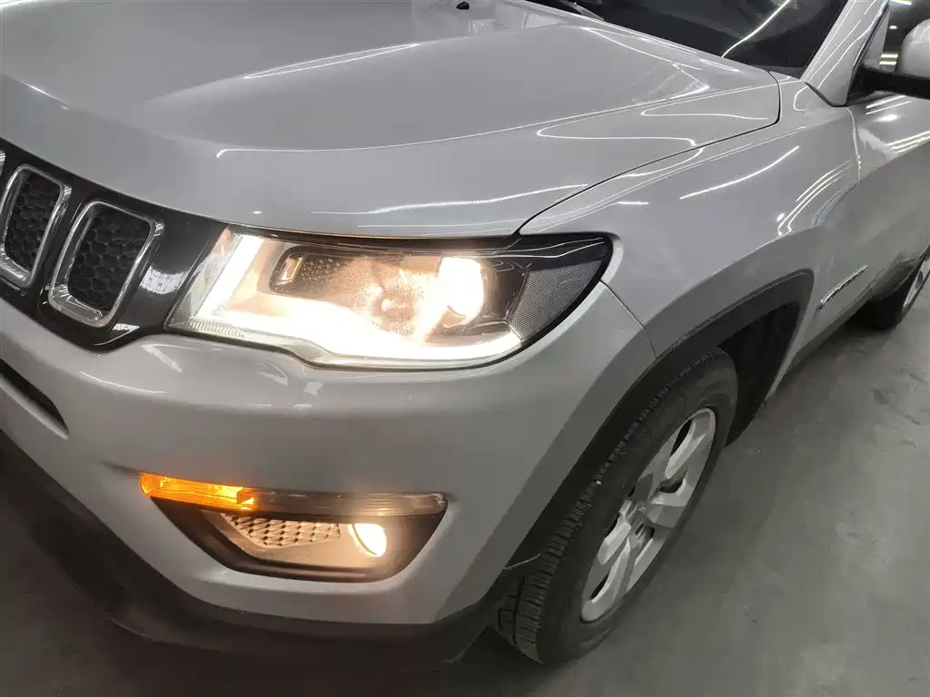 Jeep Compass 2017 — фото 15