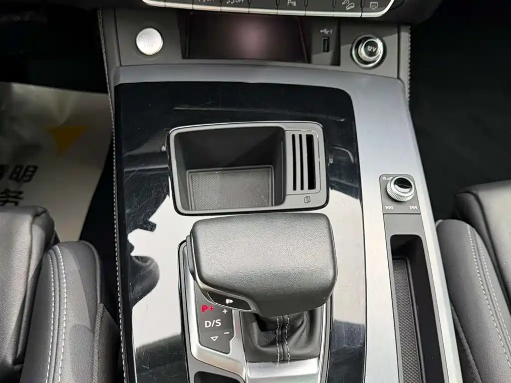 Audi Q5L 2023 — фото 23