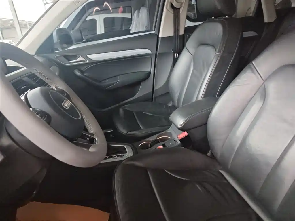 Audi Q3 2015 — фото 15