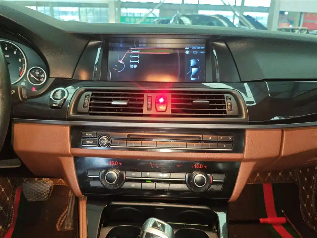 BMW 5 Series 2015 — фото 10