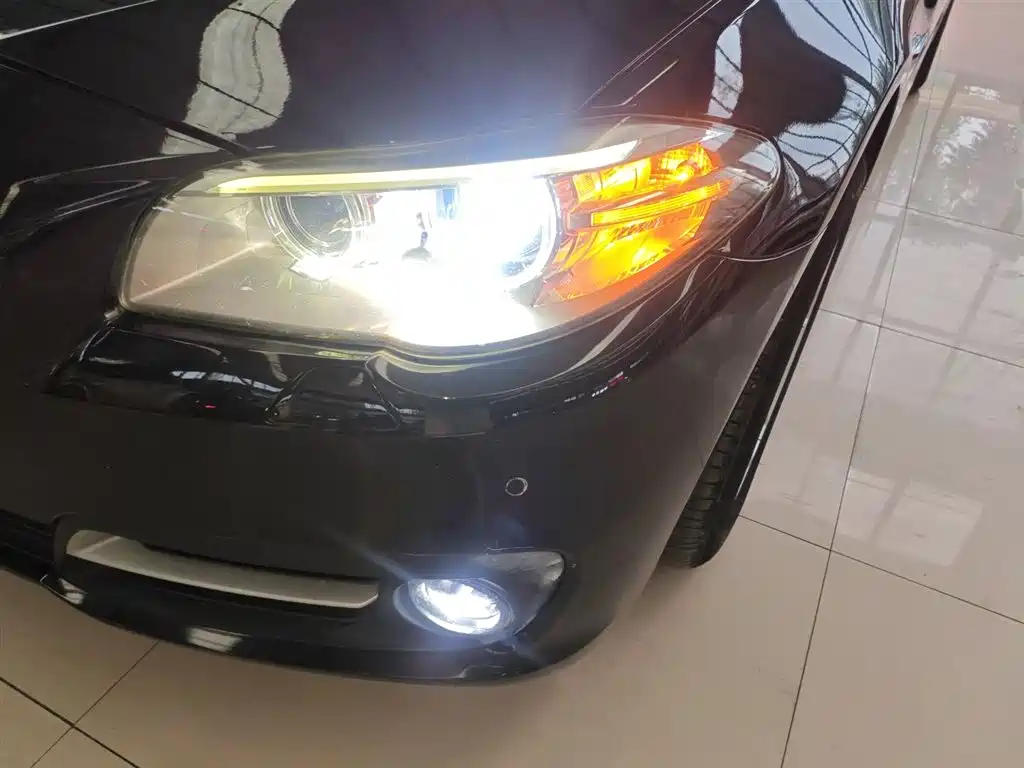 BMW 5 Series 2015 — фото 23
