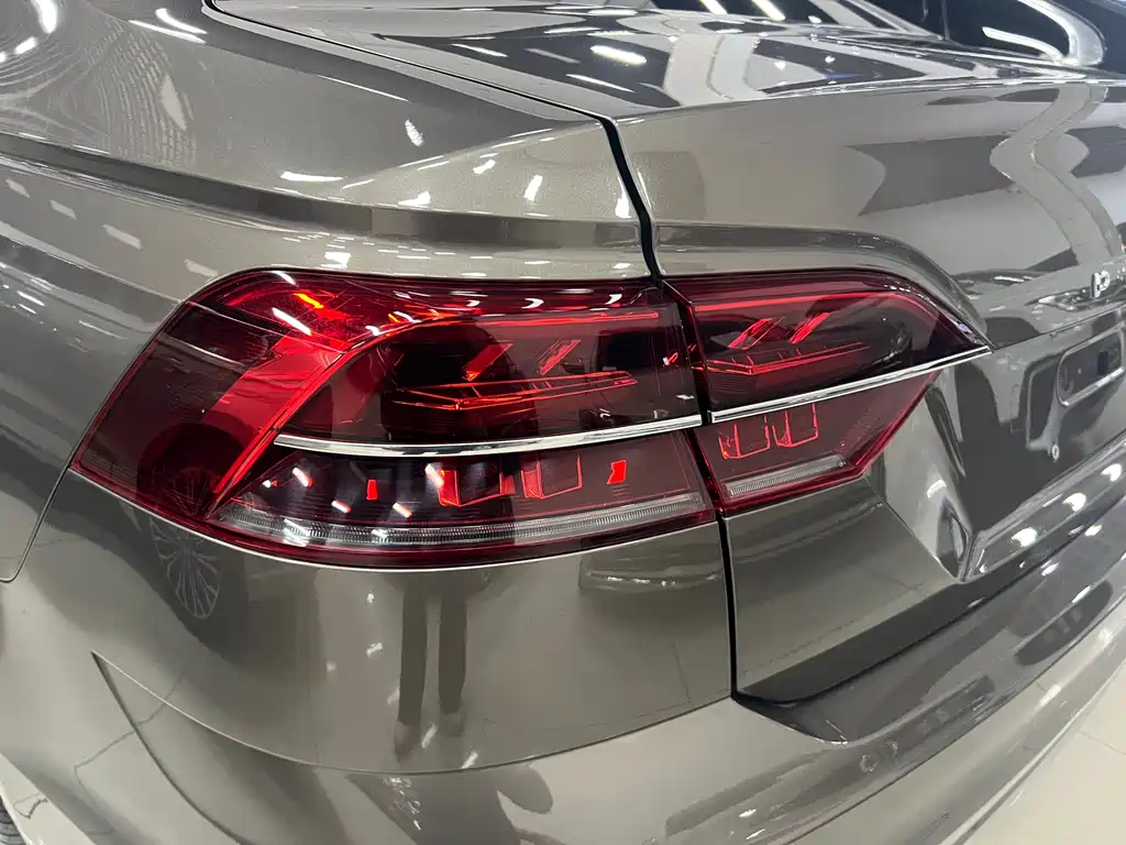 Volkswagen Phideon 2017 — фото 12