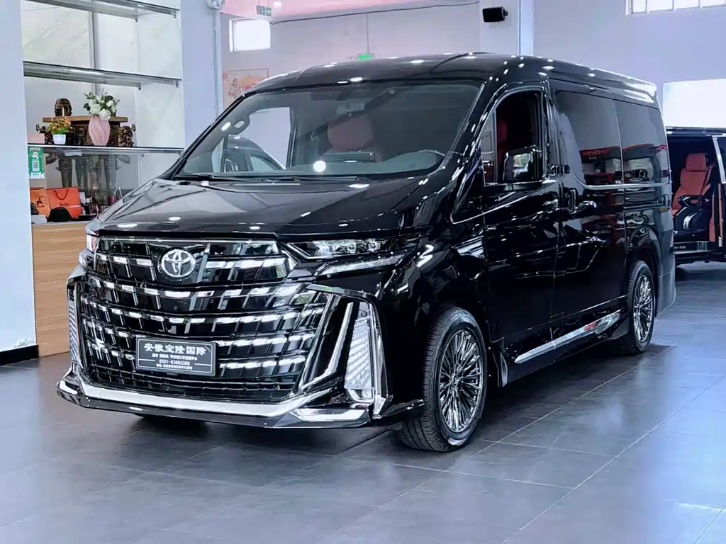 Toyota Hiace — фото 1