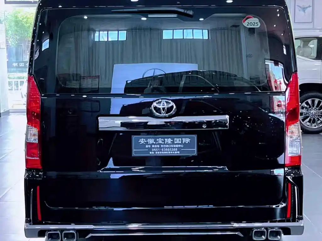 Toyota Hiace — фото 3