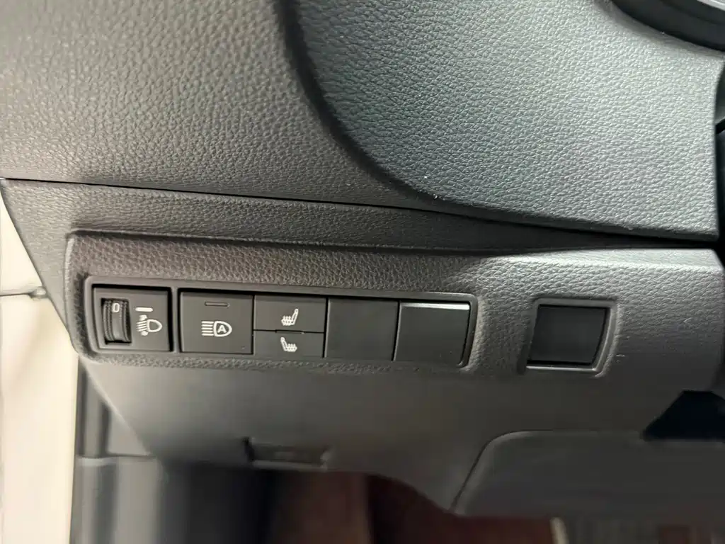 Toyota Corolla 2023 — фото 11