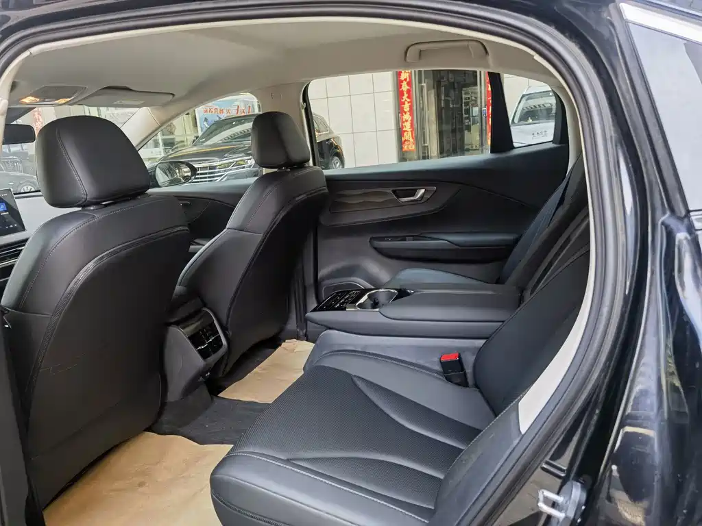 Hongqi E-QM5 2025 — фото 10