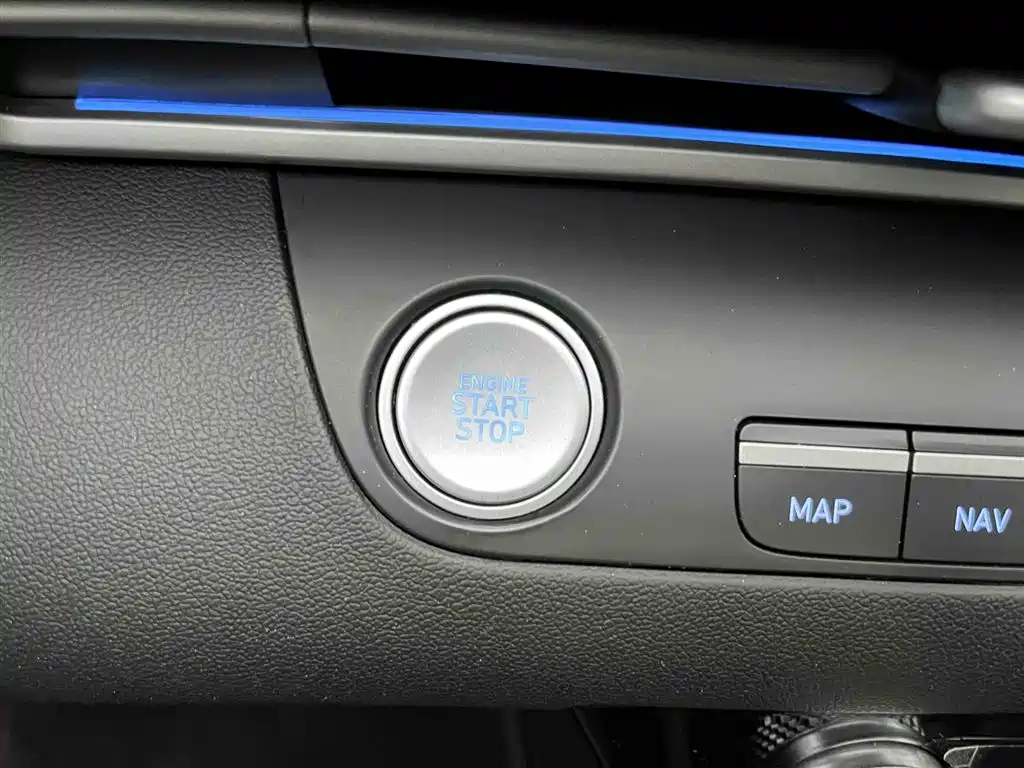 Hyundai Elantra 2023 — фото 4