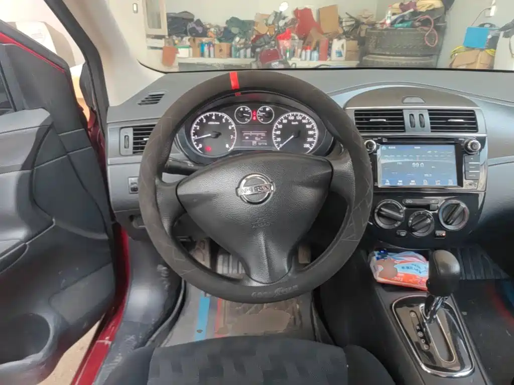 Nissan Tiida 2015 — фото 11