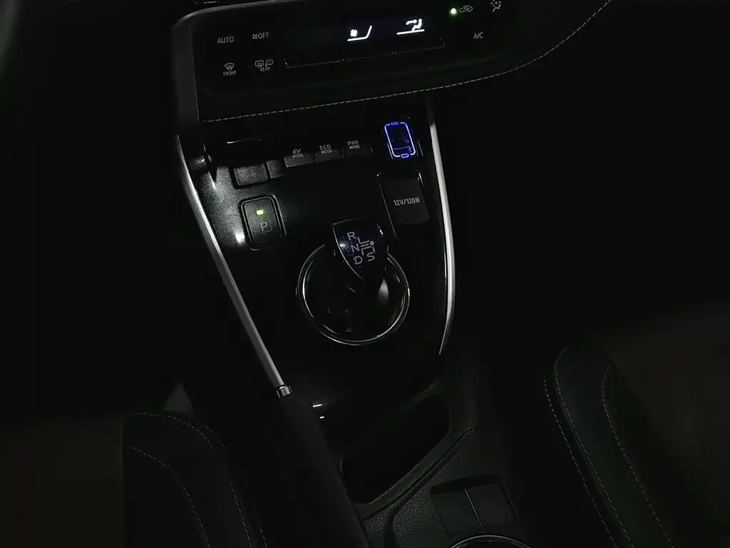 Toyota Corolla 2018 — фото 13