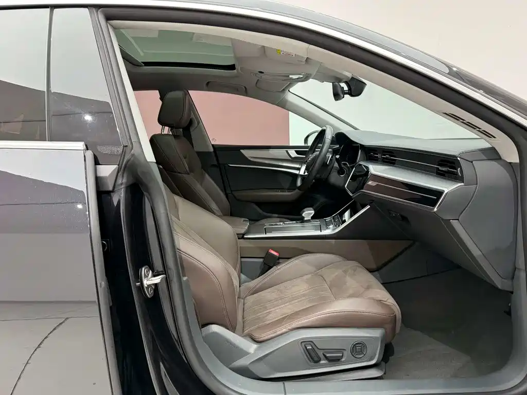 Audi A7L 2023 — фото 18
