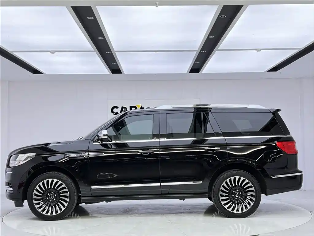 Lincoln Navigator 2021 — фото 8