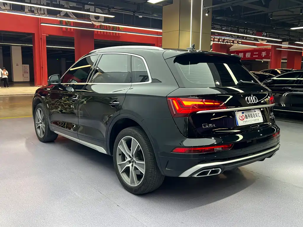 Audi Q5L 2023 — фото 15