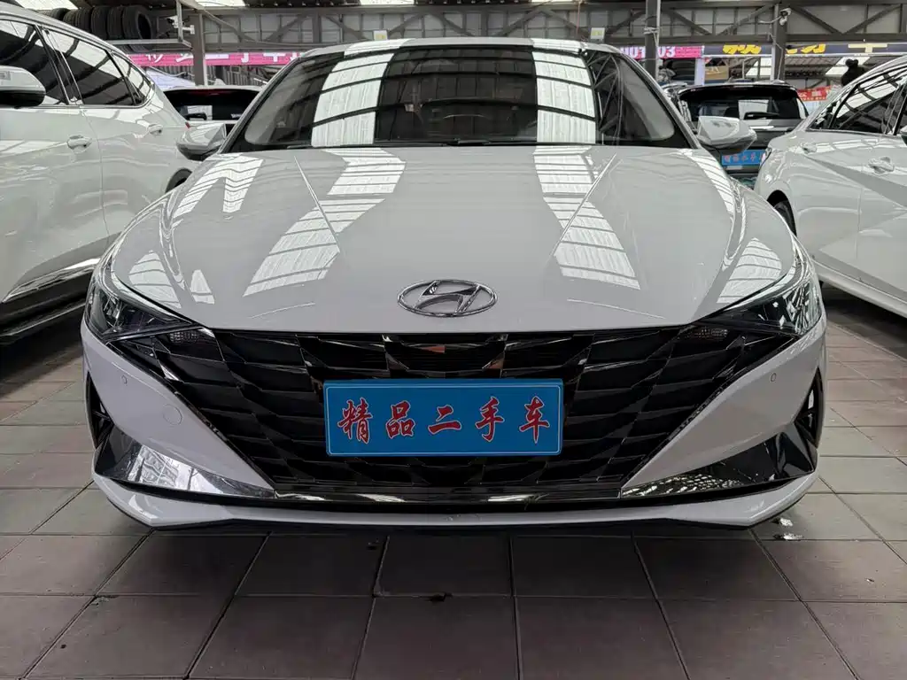 Hyundai Elantra 2023 — фото 2