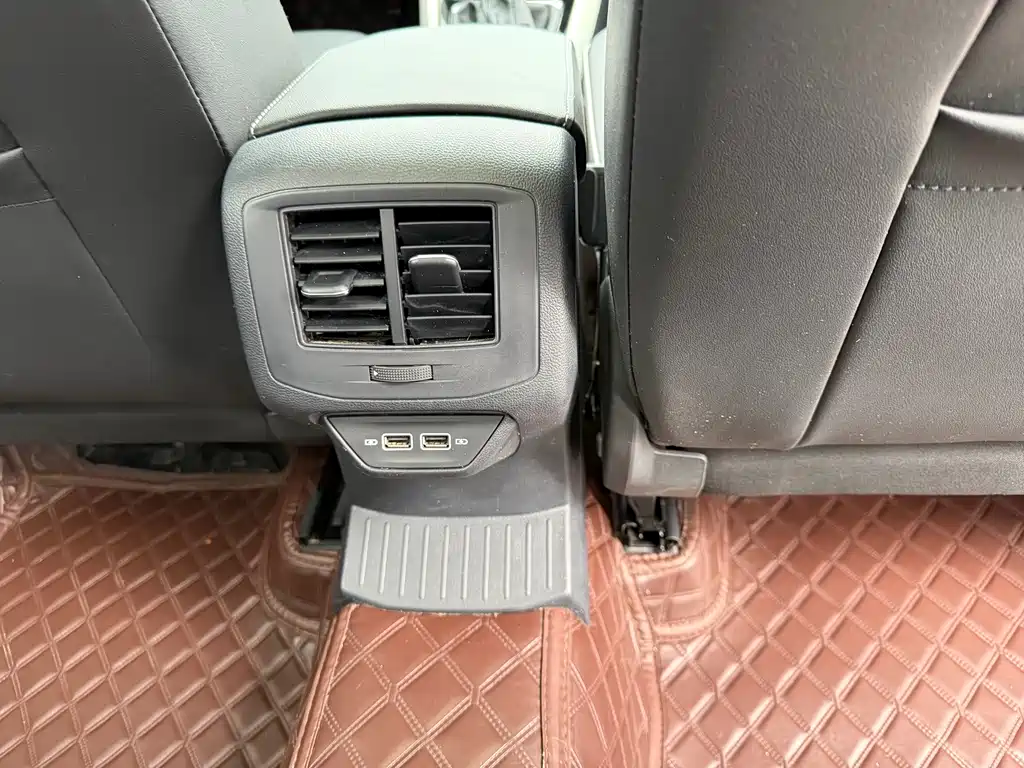 Volkswagen T-Roc 2023 — фото 17