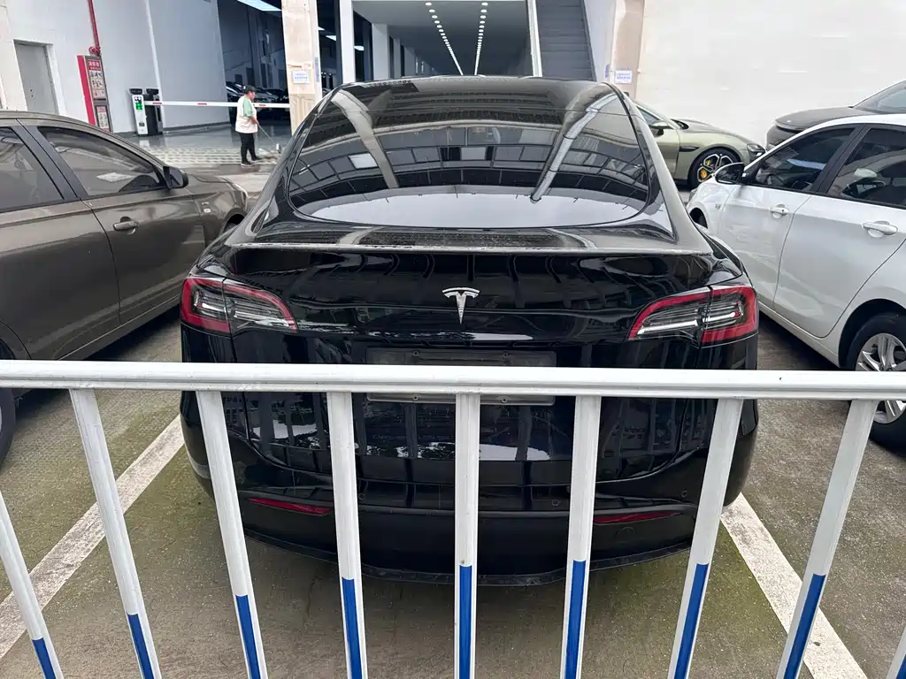 Tesla Model Y 2022 — фото 14
