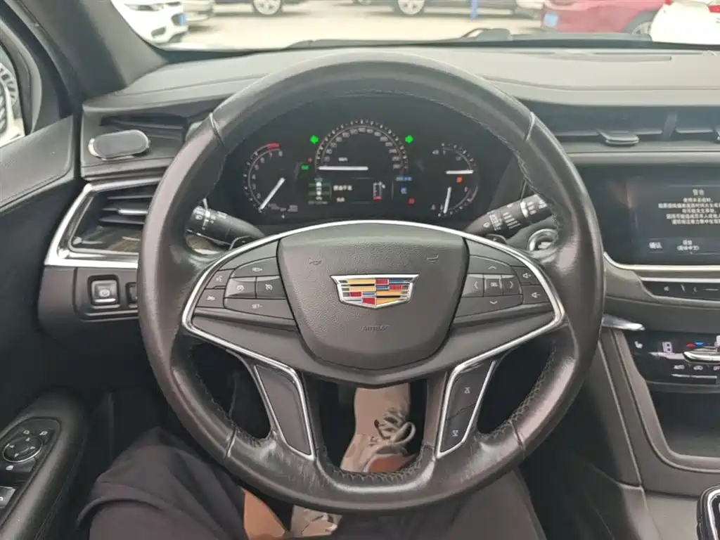 Cadillac XT5 2018 — фото 11